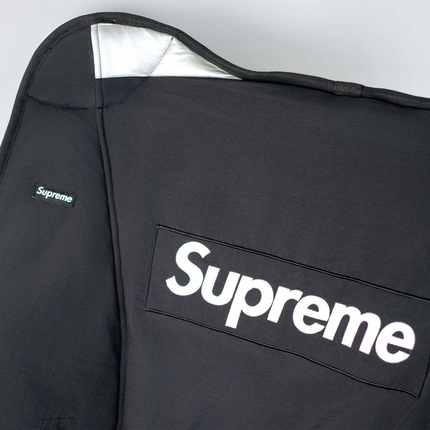 RE-FRAME CHAIRS 坐具 01