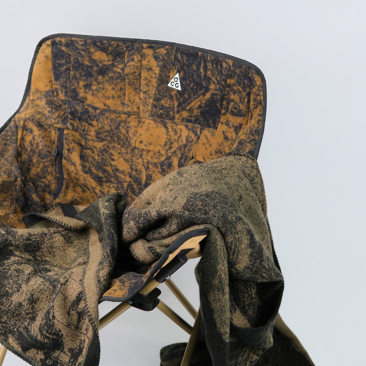 RE-FRAME CHAIRS 坐具 05